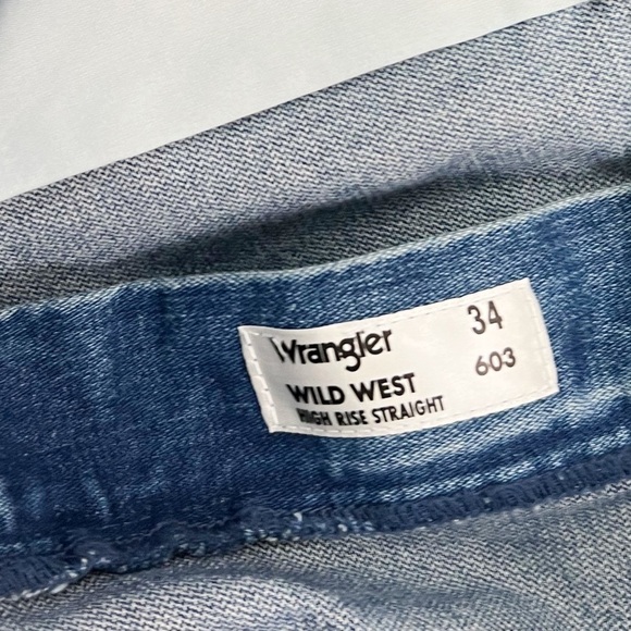 NEW Wrangler Wild West High Rise Straight Ripped Jeans in Patty - Picture 7 of 9